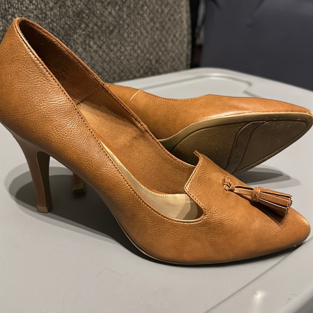 NWOB Fiona Tan Heels With tassels